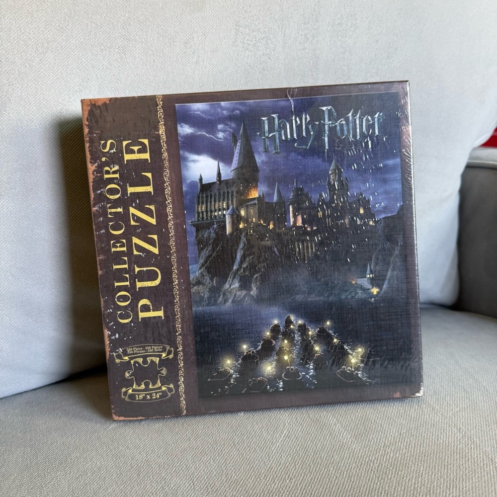 Warner Bros. Puzzle - Navy Blue and Gold Hogwarts Night Scene